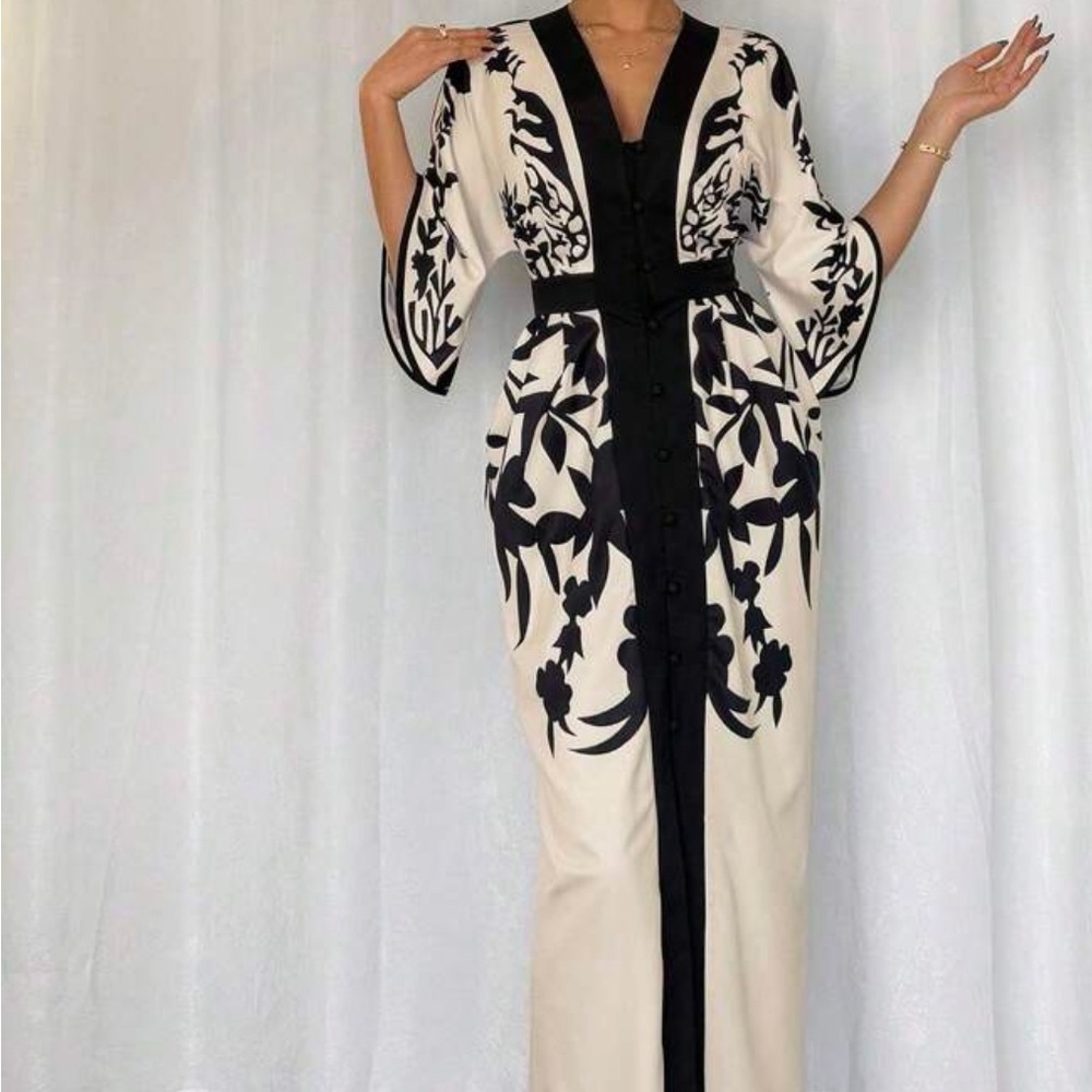 Elegant Black & Cream Long Sleeve Maxi Dress